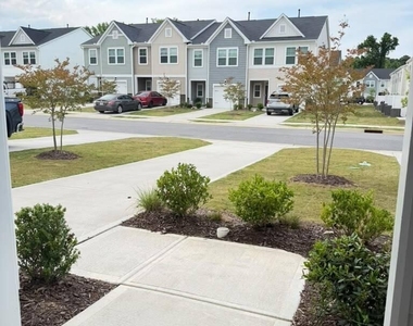 282 Paramount Drive - Photo Thumbnail 27