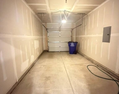 282 Paramount Drive - Photo Thumbnail 26