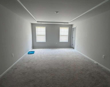 282 Paramount Drive - Photo Thumbnail 14
