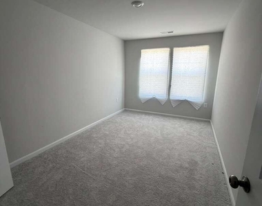 282 Paramount Drive - Photo Thumbnail 15