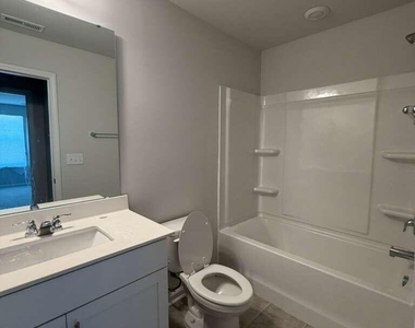 282 Paramount Drive - Photo Thumbnail 22