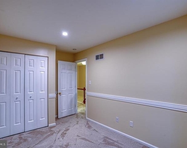 807 Stockbridge Drive - Photo Thumbnail 8