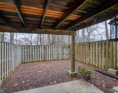 807 Stockbridge Drive - Photo Thumbnail 16