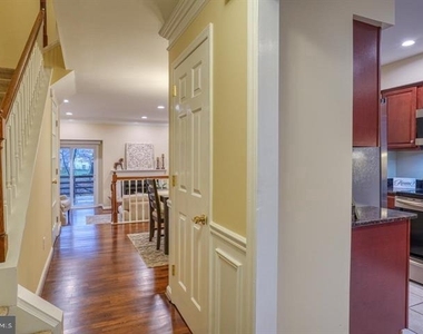 807 Stockbridge Drive - Photo Thumbnail 1