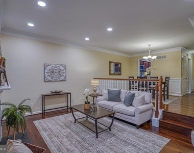 807 Stockbridge Drive - Photo Thumbnail 13