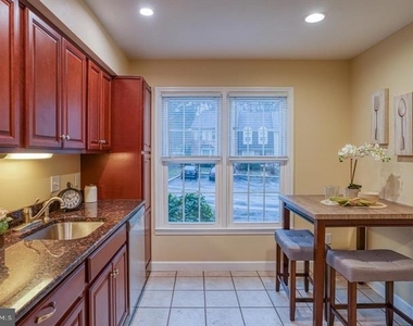 807 Stockbridge Drive - Photo Thumbnail 4