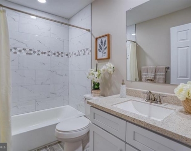 807 Stockbridge Drive - Photo Thumbnail 9