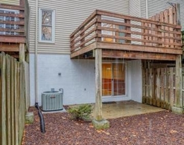 807 Stockbridge Drive - Photo Thumbnail 15