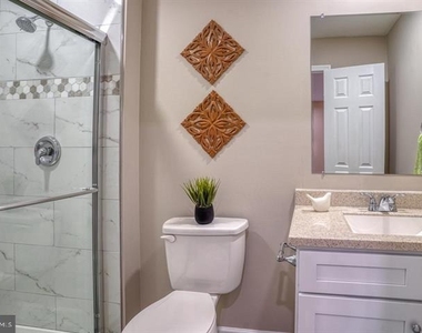 807 Stockbridge Drive - Photo Thumbnail 7