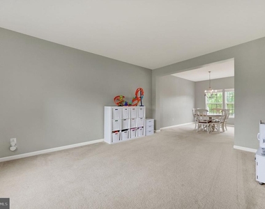 33 Brielle Way - Photo Thumbnail 1