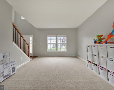 33 Brielle Way - Photo Thumbnail 2