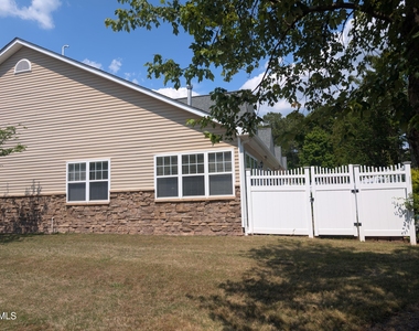 102 Jennel Way - Photo Thumbnail 1