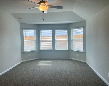 124 Stellar Wind Dr - Photo Thumbnail 7
