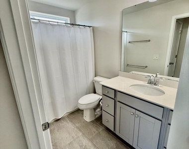 204 Stone River Drive - Photo Thumbnail 11