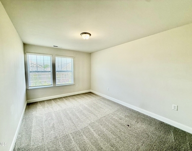 204 Stone River Drive - Photo Thumbnail 9