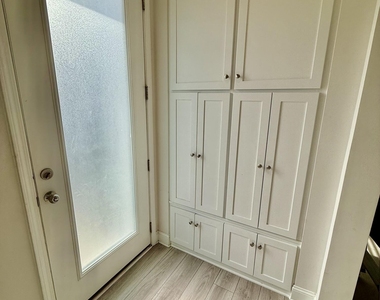 204 Stone River Drive - Photo Thumbnail 5