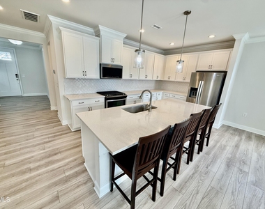 204 Stone River Drive - Photo Thumbnail 3