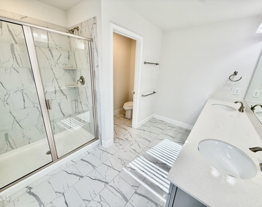 204 Stone River Drive - Photo Thumbnail 16