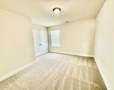 204 Stone River Drive - Photo Thumbnail 10