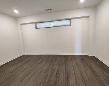 4361 S Congress Ave - Photo Thumbnail 12
