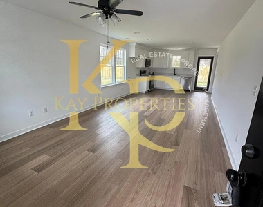 510 Crump Street - Photo Thumbnail 1