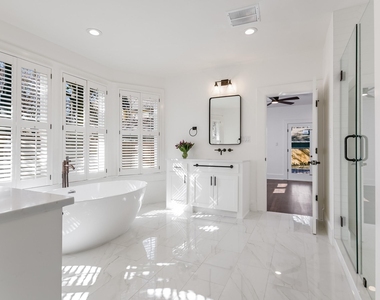 2704 Oakhurst Ave - Photo Thumbnail 11