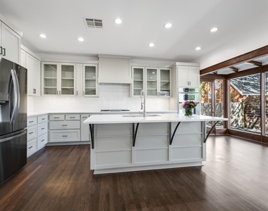 2704 Oakhurst Ave - Photo Thumbnail 9