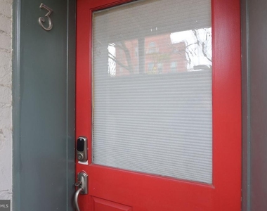 424 E Capitol Street Ne - Photo Thumbnail 3