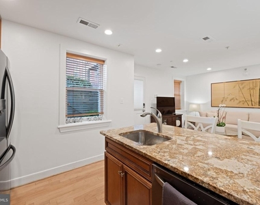424 E Capitol Street Ne - Photo Thumbnail 12