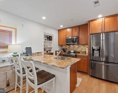 424 E Capitol Street Ne - Photo Thumbnail 8