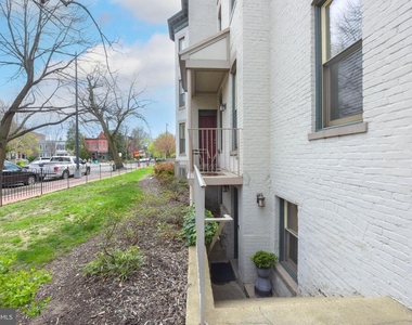 424 E Capitol Street Ne - Photo Thumbnail 2
