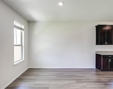 31 Pacific Loon St - Photo Thumbnail 12