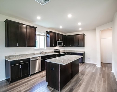 31 Pacific Loon St - Photo Thumbnail 9