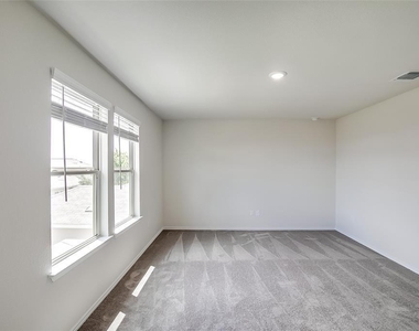 31 Pacific Loon St - Photo Thumbnail 19