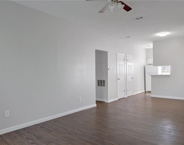 9507 Kempler Dr - Photo Thumbnail 3
