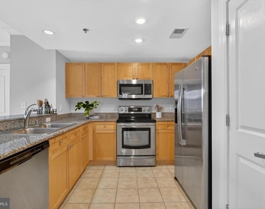 777 7th Street Nw - Photo Thumbnail 2