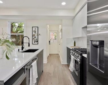 420 20th Street Ne - Photo Thumbnail 2