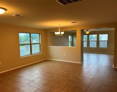 9001 Bird Brook Ln - Photo Thumbnail 15