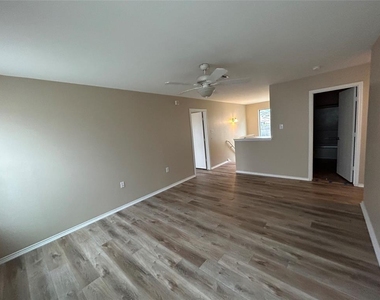 9001 Bird Brook Ln - Photo Thumbnail 21