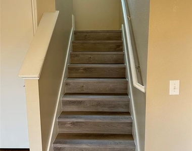 9001 Bird Brook Ln - Photo Thumbnail 26