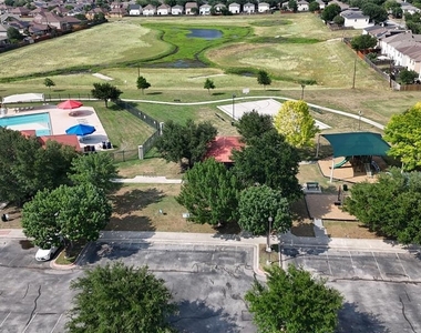 9001 Bird Brook Ln - Photo Thumbnail 7