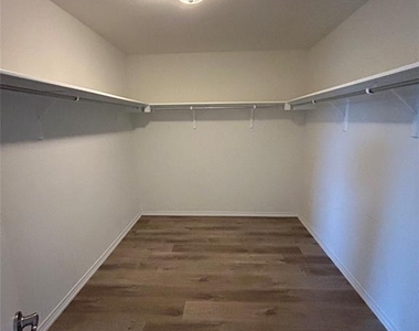 9001 Bird Brook Ln - Photo Thumbnail 22