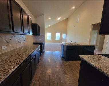 408 Luna Vista Dr - Photo Thumbnail 1