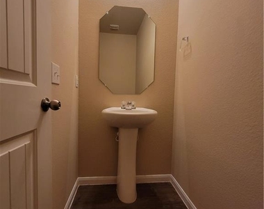 408 Luna Vista Dr - Photo Thumbnail 13