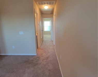408 Luna Vista Dr - Photo Thumbnail 18