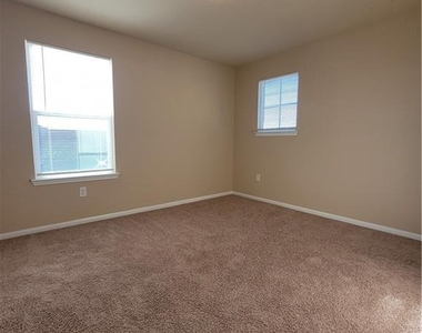 408 Luna Vista Dr - Photo Thumbnail 21