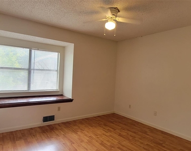 1221 W Hopkins St - Photo Thumbnail 12
