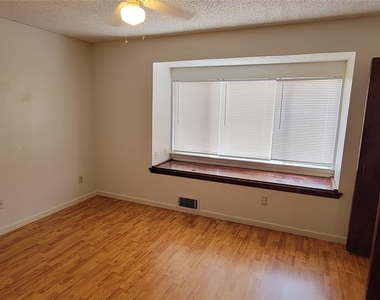 1221 W Hopkins St - Photo Thumbnail 7