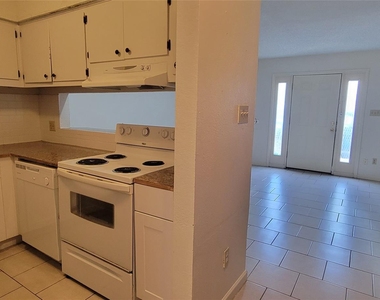 1221 W Hopkins St - Photo Thumbnail 2