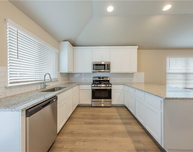 5705 Respinto Dr - Photo Thumbnail 6